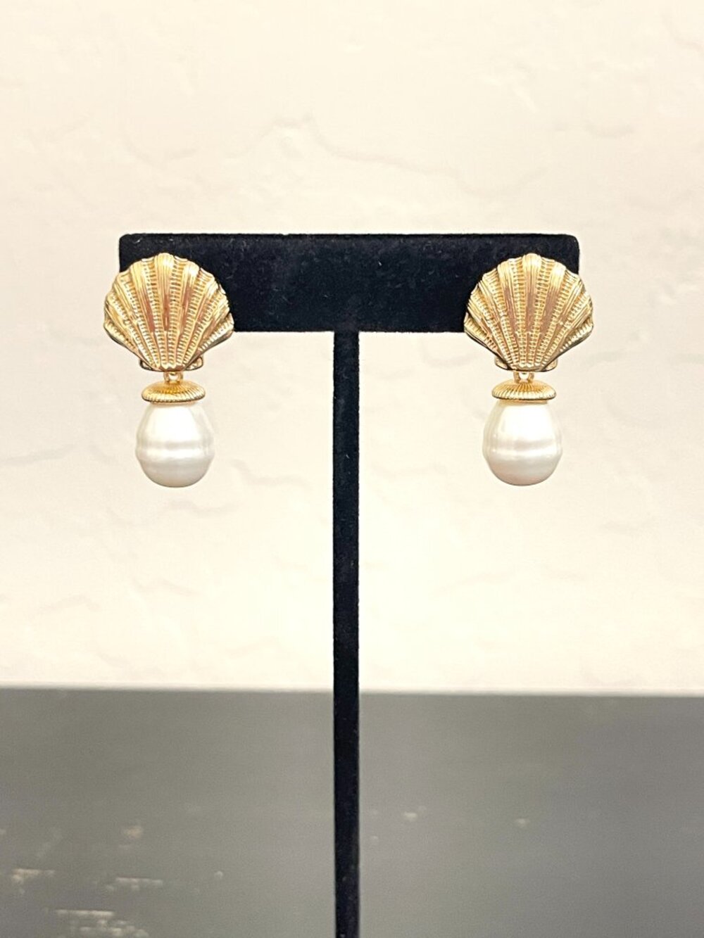 New House of Harlow 1960 Earrings Gold Shell Pearl Dangle Pierced Beach in Box - Picture 6 of 11